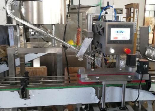 Stainless Steel Square Automatic Screw Capping Machine 500ml Beer Bottle Cap Machine