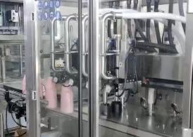 Moving Servo Shampoo Bottle Filling Machine 4KW Water Filling And Capping Machine
